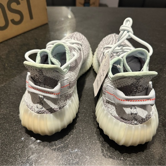 Yeezy 350 v2 in Blue Tint - Picture 3 of 11